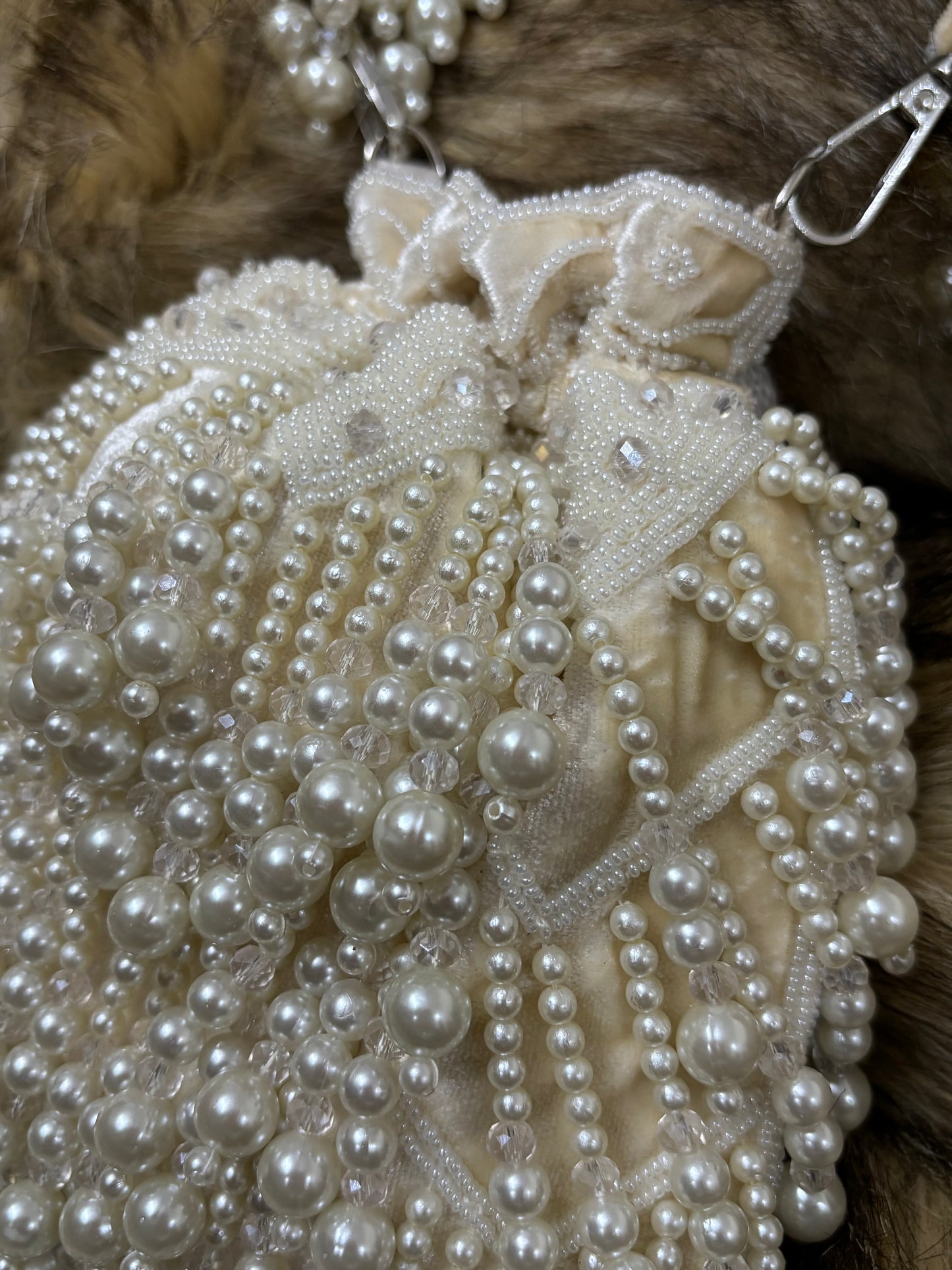 Full Pearl Potli