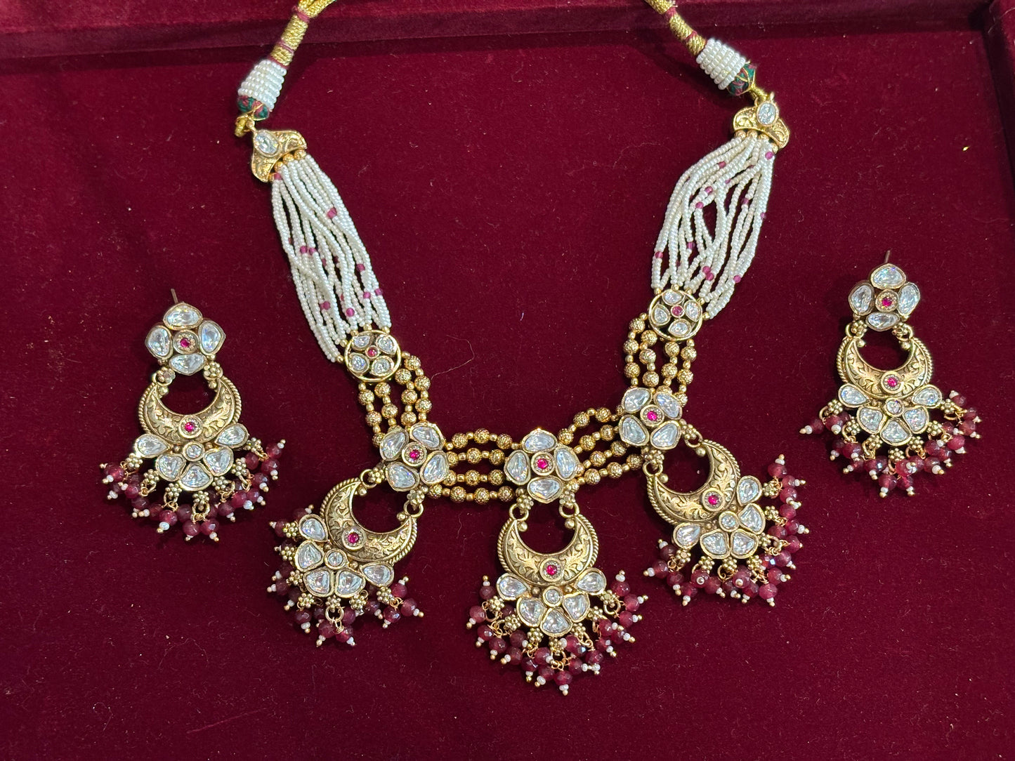 Chad Bindu Kundan Set